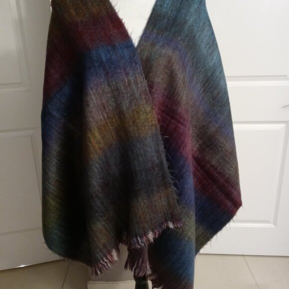Artisanal Alpaca blend Shawl multicolor handmade in Ecuador,assortment of Colors - Picture 6 of 16